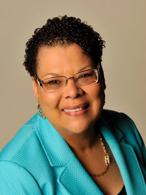 Vivian D Nixon